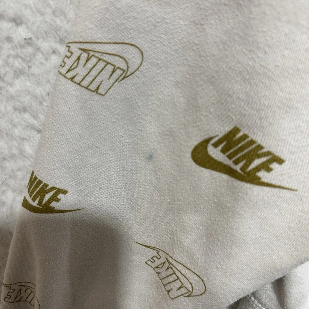 Nike pullover sweatshirt